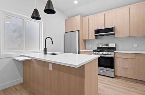 Banff Trail House | "Avanta" with free parking near UofC