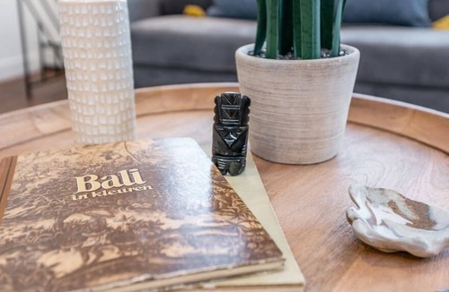 West Edmonton Condo | ✦Bali Vibes✦U/G Parking✔5 min ❤ of DTN✔Long Stays!