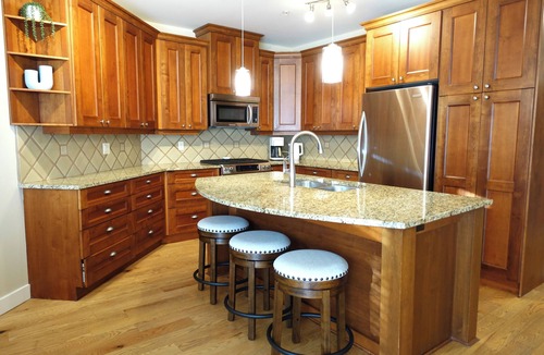 Westbank Condo | Barona Beach Lakefront Main floor Perfect family retreat in West Kelowna.