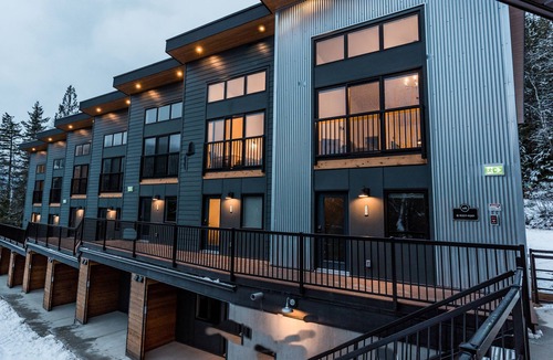 Revelstoke House | Basecamp Resorts Revelstoke I Micro-Suite