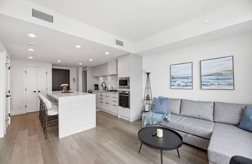 South Pandosy Apartment | Beach Lake View at Aqua 2