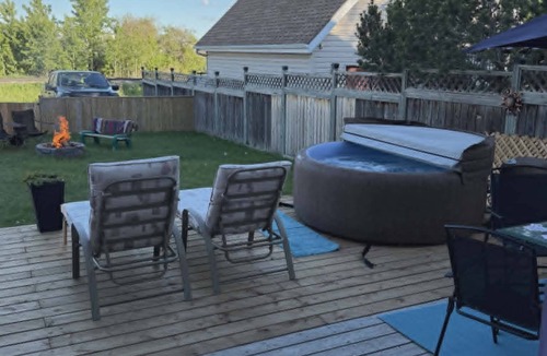 Sylvan Lake Cottage | Beach Retreat with Hot Tub | 1 Block to Beach | Free Parking