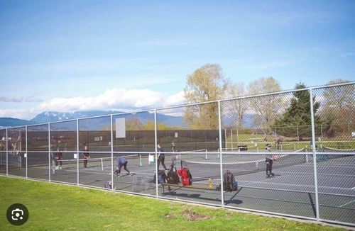 West Point Grey House | Beachside Retreat Paradise w Pool & Pickleball Court — 5 mins to downtown
