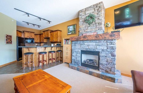 Big White Ski Resort Villa | Bear`s Paw Chalet - Amazing Location & Ski In/Out