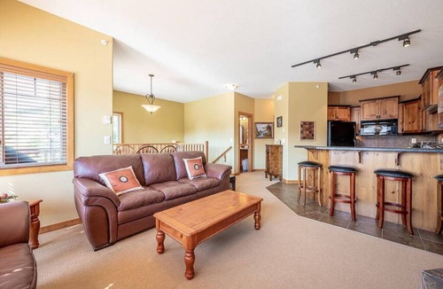 Big White Ski Resort Villa | Bear`s Paw Chalet - Amazing Location & Ski In/Out