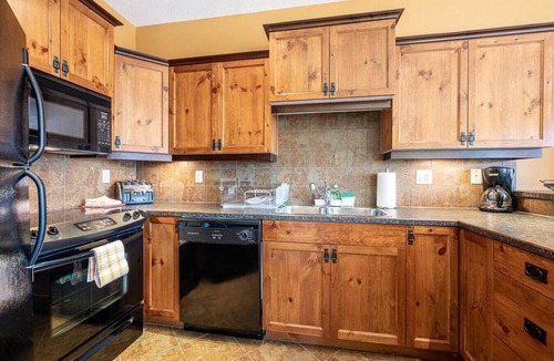 Big White Ski Resort Villa | Bear`s Paw Chalet - Amazing Location & Ski In/Out
