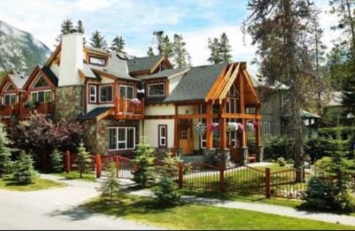 Banff Bed & Breakfast | Beaujolais Boutique B&B at Thea's House- Adults Only
