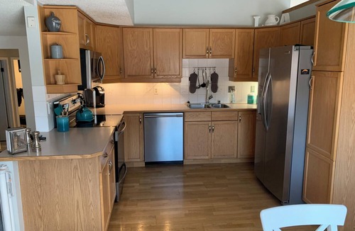 Southeast Calgary House | Beautiful and Spacious Home w/Huge Yard in Quiet Family Cul‑de‑Sac