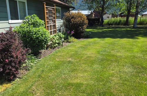 Mara House | Beautiful country side cottage just off the Shuswap river in Mara, BC.