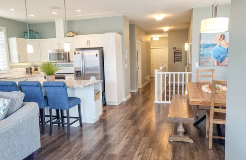 Osoyoos House | Beautiful Kismet View Cottage with golf cart 188