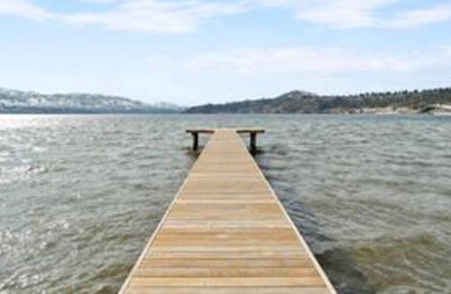 South Central Villa | Beautiful Lake Front house, Private Dock, Central Location, Back yard, Hot tub