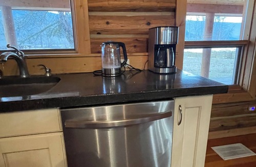 Thompson-Nicola Regional District House | Beautiful Log Home with Fireplace and Deck on 160 acres. Pet friendly
