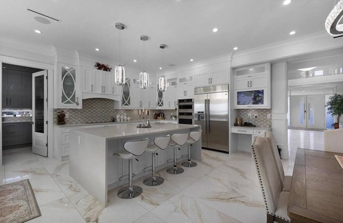 Surrey Newton House | Beautiful, luxurious mega house with 6 Bedrooms and 8 Bathrooms