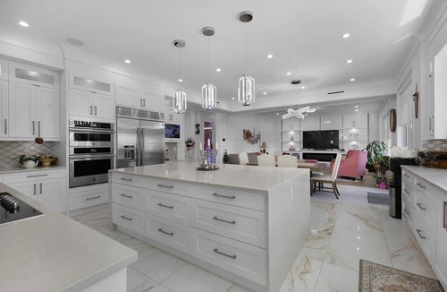 Surrey Newton House | Beautiful, luxurious mega house with 6 Bedrooms and 8 Bathrooms