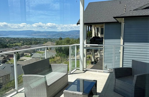 Black Mountain House | Beautiful Mountain & Lake Views/Upper Level Home/King Bed/Sleeps 5
