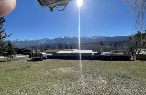 Golden House | Beautiful Mountain Views-Luxury Hot Tub-Family & Pet Friendly