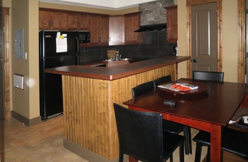 Radium Hot Springs House | Beautiful Radium Mountain Escape 2 Br Condo+Den