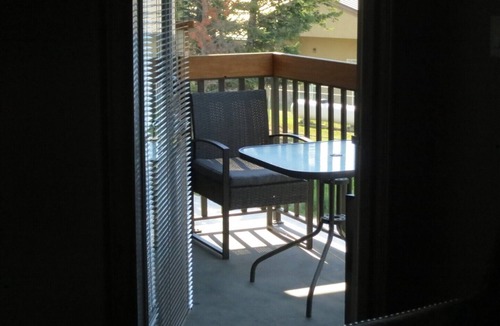 Radium Hot Springs House | Beautiful Radium Mountain Escape 2 Br Condo+Den