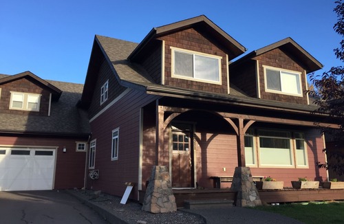 Smithers House | Beautiful Spacious 4 Bedroom Home, Ideal for Fishing and Outdoor Enthusiasts.