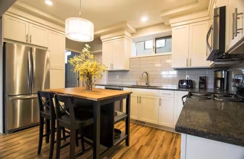 North End House | Beautiful Views Backing onto Knox Mountain
