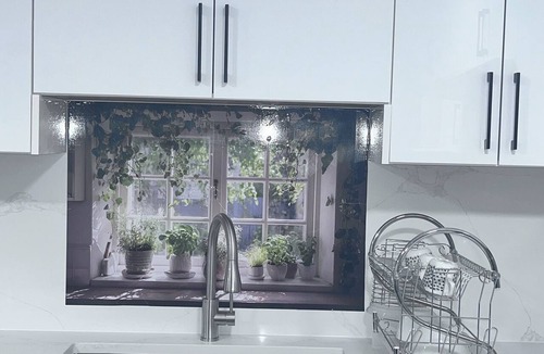 Delta House | Best Value: Spacious 2BR/Near Vancouver+Parking