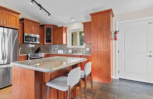 Sicamous House | Best Views in All of Sicamous!