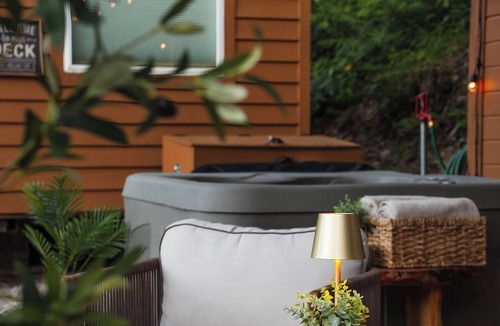 Swansea Point Cabin | Boutique Tiny Home Escape | Private Spa Gazebo, Hot Tub & Pizza Oven