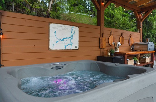 Swansea Point Cabin | Boutique Tiny Home Escape | Private Spa Gazebo, Hot Tub & Pizza Oven