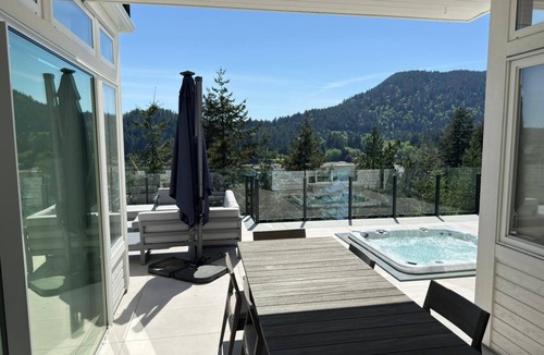 Bowen Island House | Bowen Island Ocean Retreat | Whole House | Hot Tub