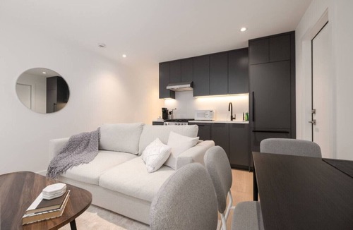 West Vancouver House | Brand New Cozy Suite near Collingwood School