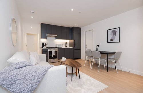 West Vancouver House | Brand New Cozy Suite near Collingwood School