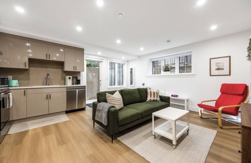 Dunbar House | Brand-New Luxury 2BR Dunbar Suite | Sleep 4 | Near UBC, Parks, Beaches & Shops
