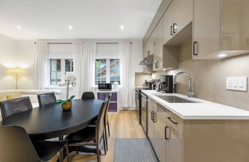 Dunbar House | Brand-new Luxury Dunbar 3BR Home | Sleeps 6 | Near UBC, Parks, Beaches & Shops