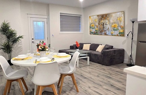 Burke Mountain House | Brand New Luxury Mountain Escape, Beautiful Zen Interiors, 10 mins to Downtown