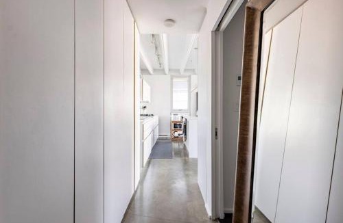 Chinatown Apartment | Bright 1BR, Rogers Arena, BC Place, Free Parking, Chinatown