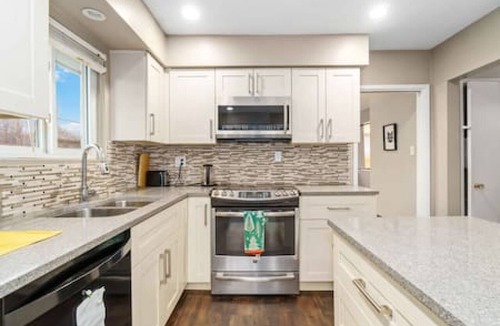 Central Lonsdale House | Bright 3-Bed North Shore Home, Private Yard