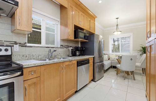 Renfrew-Collingwood House | Bright 3BR Retreat, Near Downtown & SkyTrain