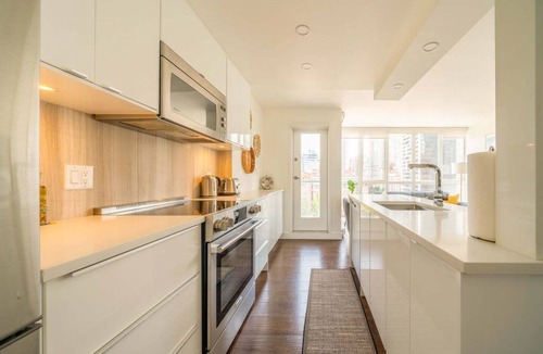 Downtown Vancouver Apartment | Bright Beachfront 2-Bed, City Views, Yaletown