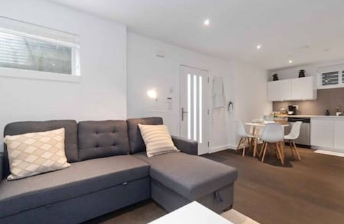 East Side House | Bright Renovated East Van Suite, Walk to SkyTrain