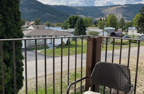 Grand Forks Apartment | Bright Spacious - Near Recreation Centre and Hospital