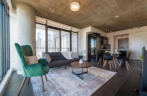 Connaught Condo | Bright & Stylish Beltline Condo – Walk Everywhere! Bright, comfortable 2-bedroom