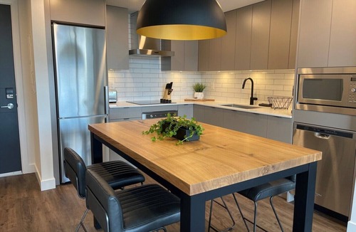 Downtown Kelowna Condo | Brooklyn! New & Luxurious 19th Floor - Sleeps 4