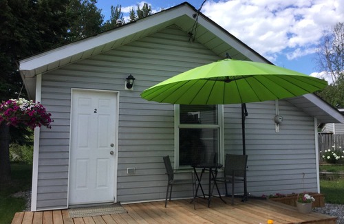 Golden Cabin | Brookside Motel Cabin # 2