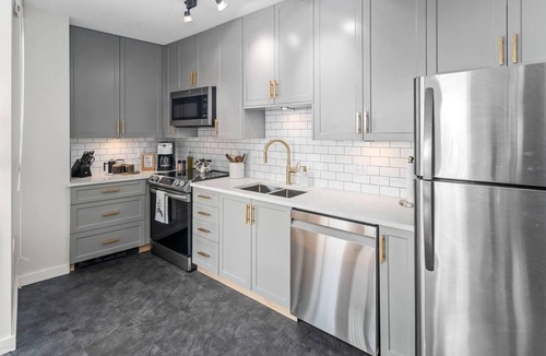 Downtown Victoria Condo | Waterfront Stay with Balcony and BBQ