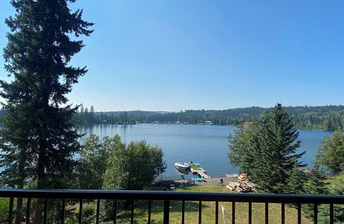 Deka Lake Cabin | Cabin/Lakehouse on Waterfront of Deka Lake