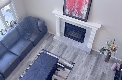 Arbour Lake House | Calgary- single room &private bathroom close LRT&free parking