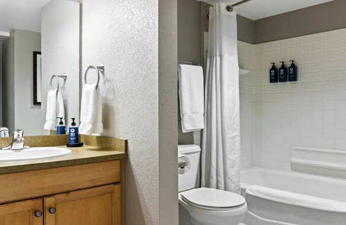 Canmore Resort | Canmore 1BR – Mountain Views, Hot Tub & Banff Access