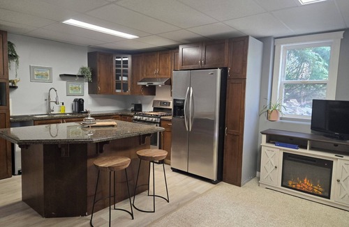 Salmon Arm Apartment | Canoe Creek Retreat