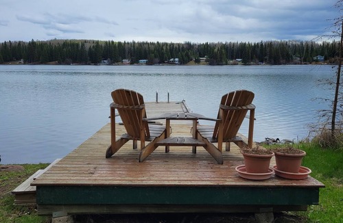 Sheridan Lake Cabin | 🌲 Cariboo - Sheridan Lakeside – 7 Guest Retreat Surrounded by Nature!