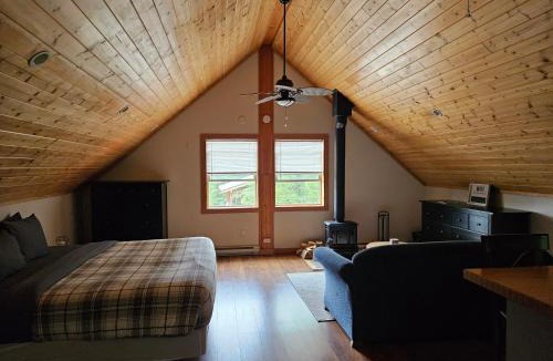 Golden Apartment | Carriage House - 2 suites- HIKE & REST - EV plug